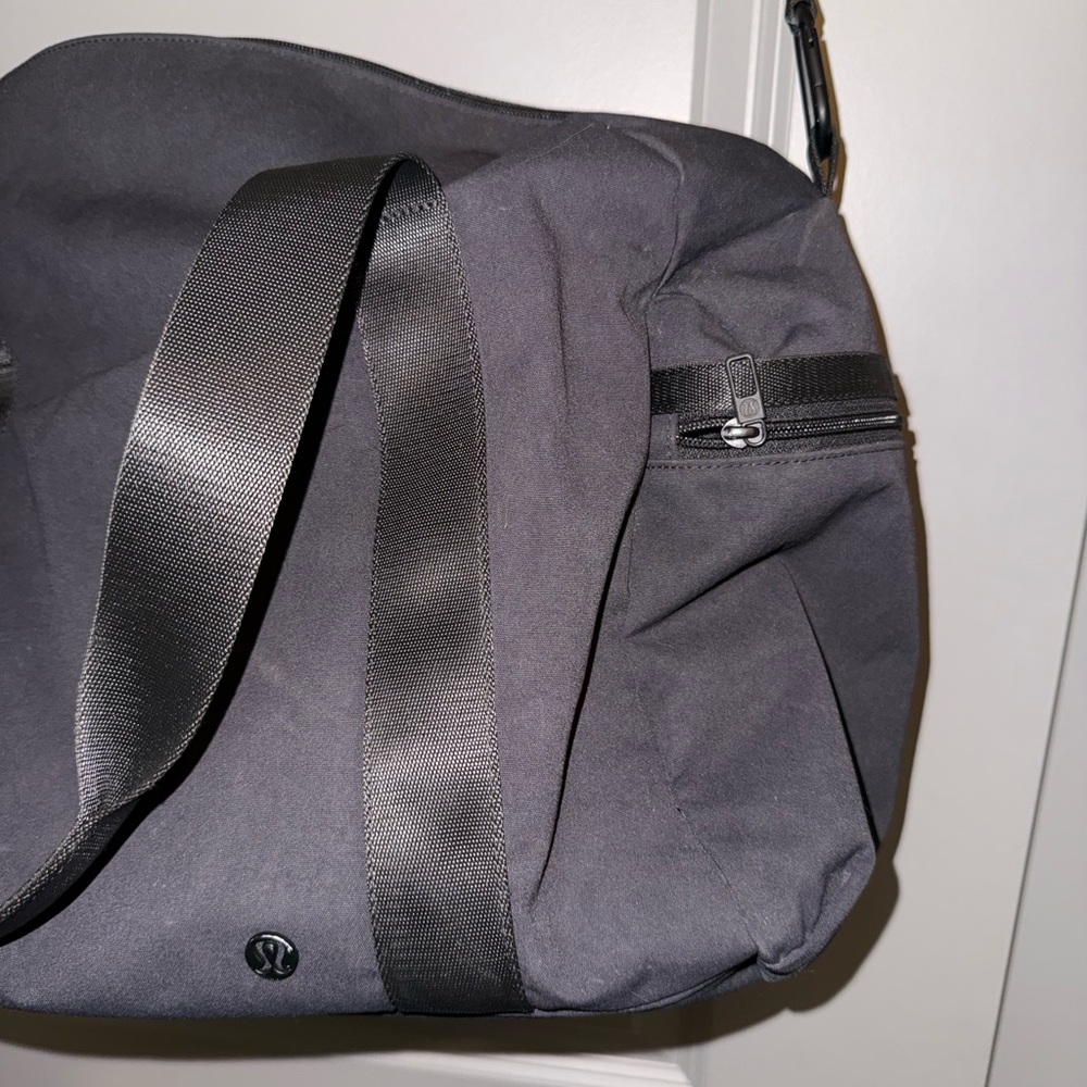 lululemon athletica Black Command the Day Duffle Bag 37ml - Picture 8 of 12